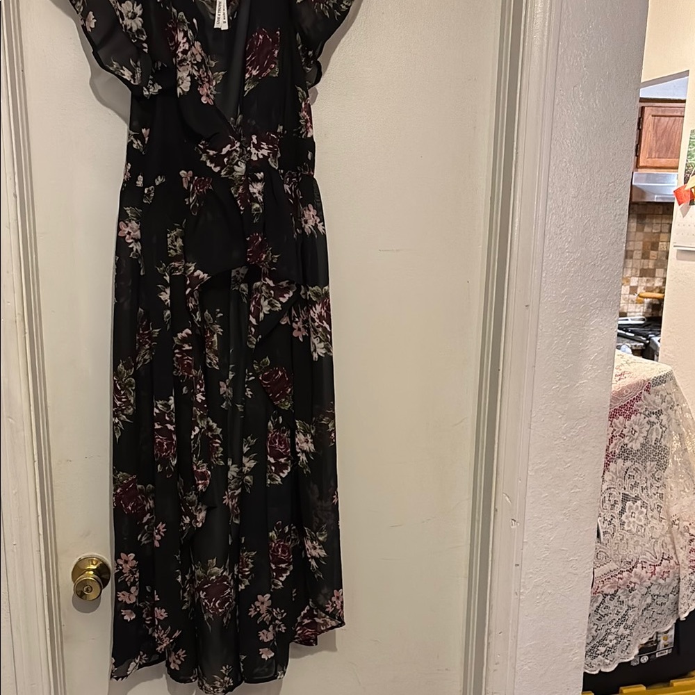Live 4 Truth Elegant Black Top Floral Dress, size:M